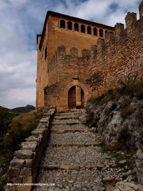 ACCESO AL RECINTO